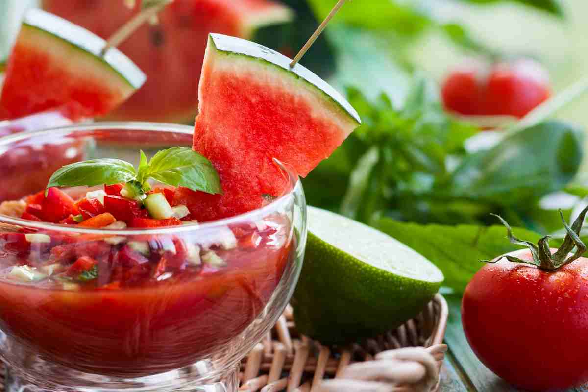Zuppa fredda: ricetta anguria e pomodoro