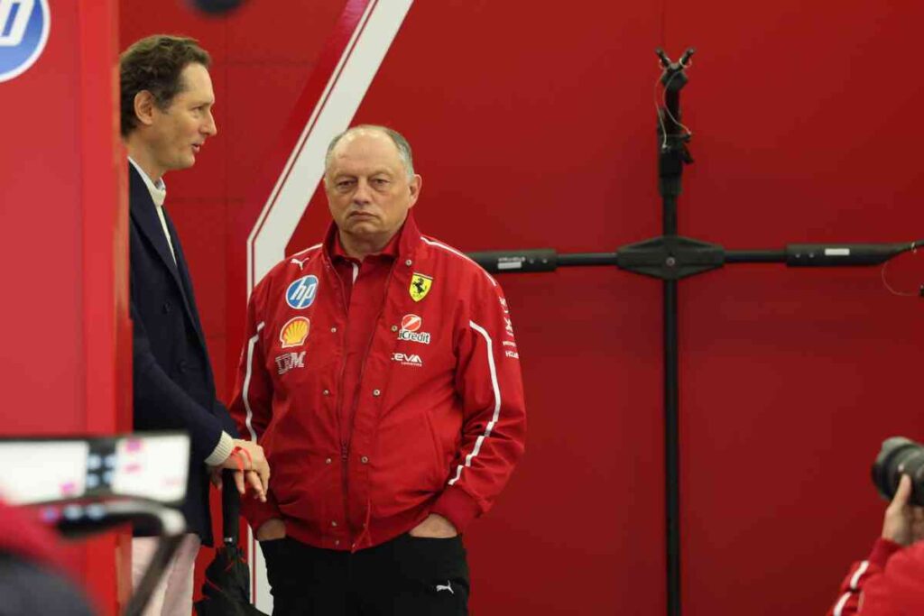 John Elkann e Vasseur imbronciati