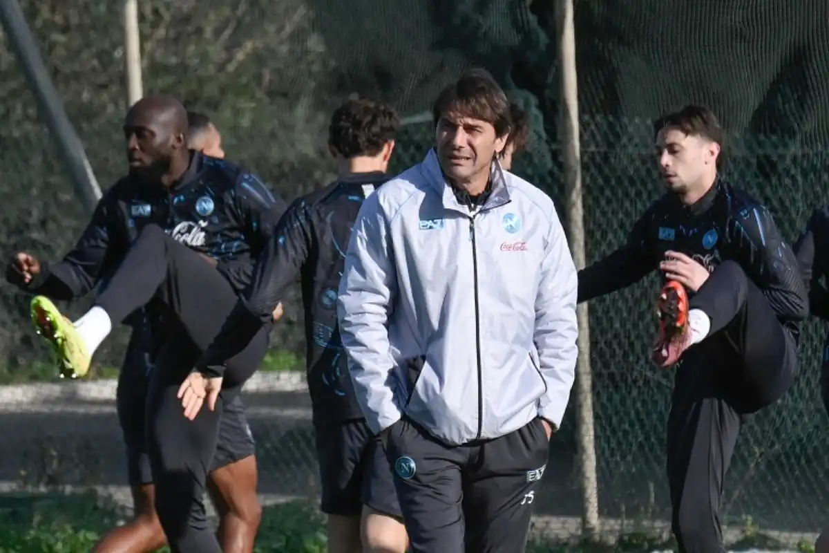 Antonio Conte e calciatori del Napoli durante un allenamento